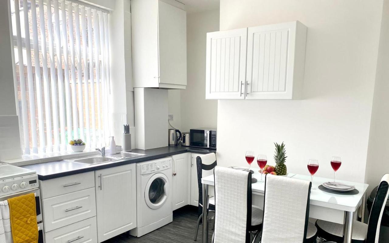 Cosy Cheerful 2 Bedrooms Near Piccadilly, Etihad Stadium Sleeps Up To 5 Manchester Buitenkant foto