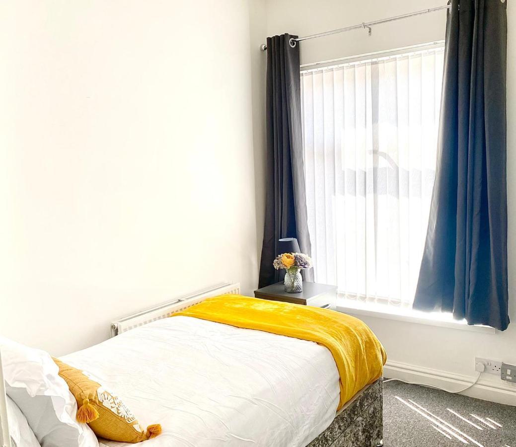 Cosy Cheerful 2 Bedrooms Near Piccadilly, Etihad Stadium Sleeps Up To 5 Manchester Buitenkant foto