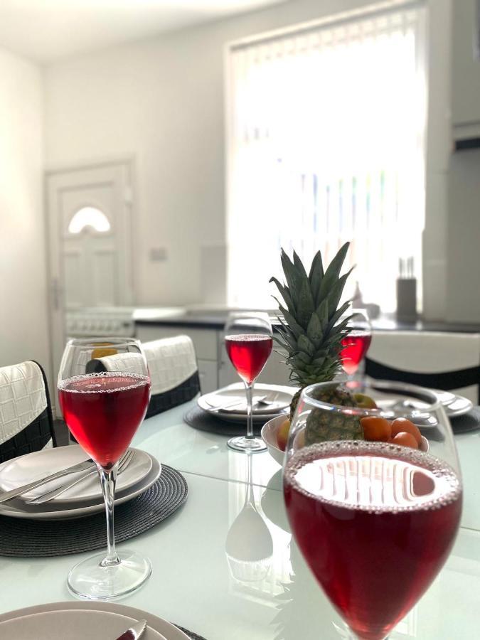 Cosy Cheerful 2 Bedrooms Near Piccadilly, Etihad Stadium Sleeps Up To 5 Manchester Buitenkant foto