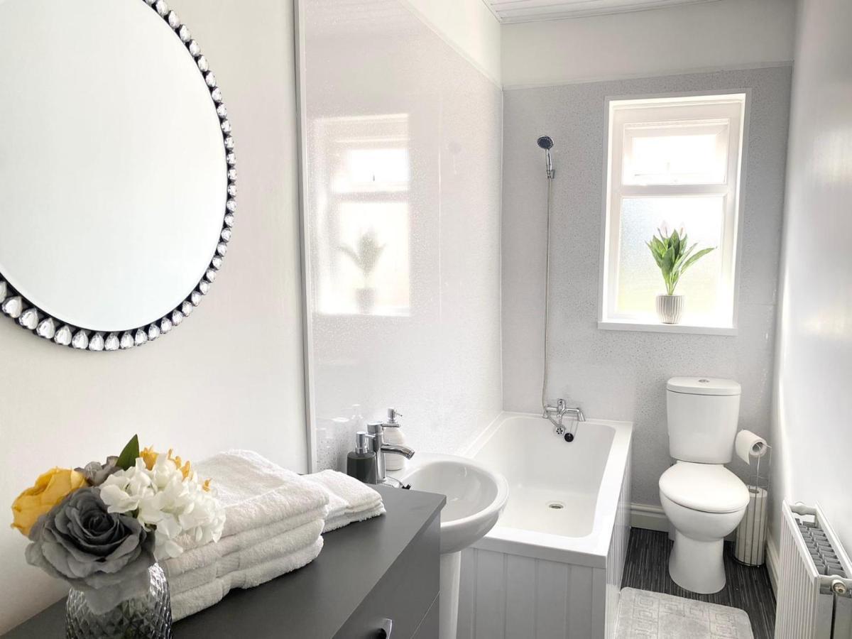 Cosy Cheerful 2 Bedrooms Near Piccadilly, Etihad Stadium Sleeps Up To 5 Manchester Buitenkant foto