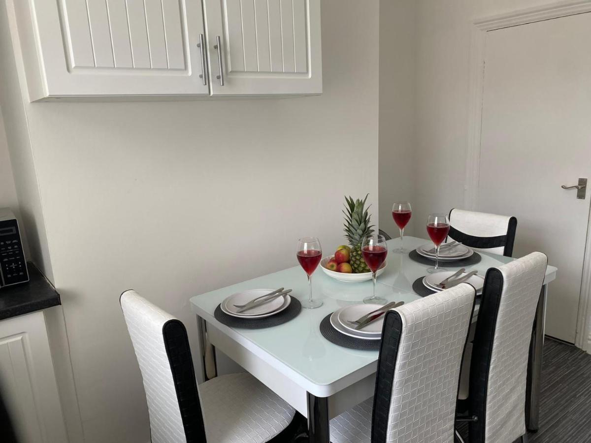 Cosy Cheerful 2 Bedrooms Near Piccadilly, Etihad Stadium Sleeps Up To 5 Manchester Buitenkant foto