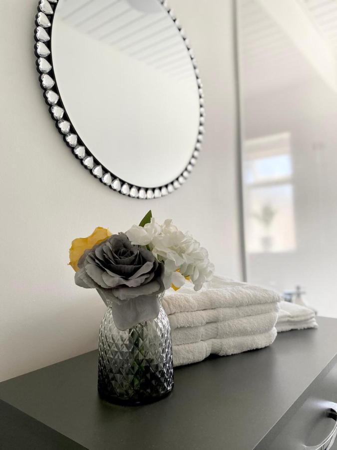 Cosy Cheerful 2 Bedrooms Near Piccadilly, Etihad Stadium Sleeps Up To 5 Manchester Buitenkant foto