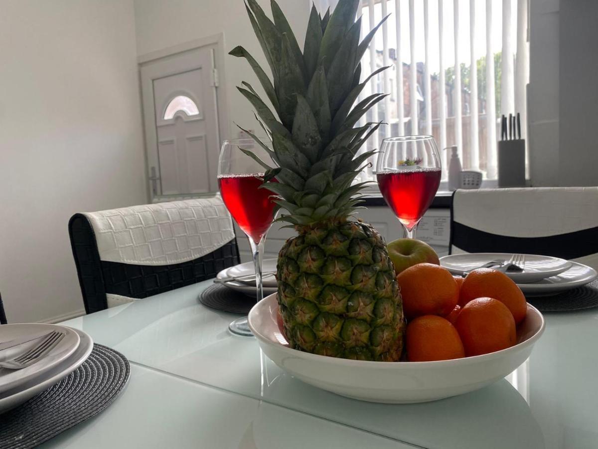 Cosy Cheerful 2 Bedrooms Near Piccadilly, Etihad Stadium Sleeps Up To 5 Manchester Buitenkant foto